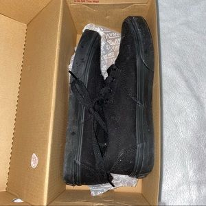 BLACK VANS